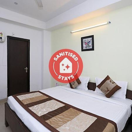 Oyo 11392 The Hotel Grand Hospitality Noida Exterior foto