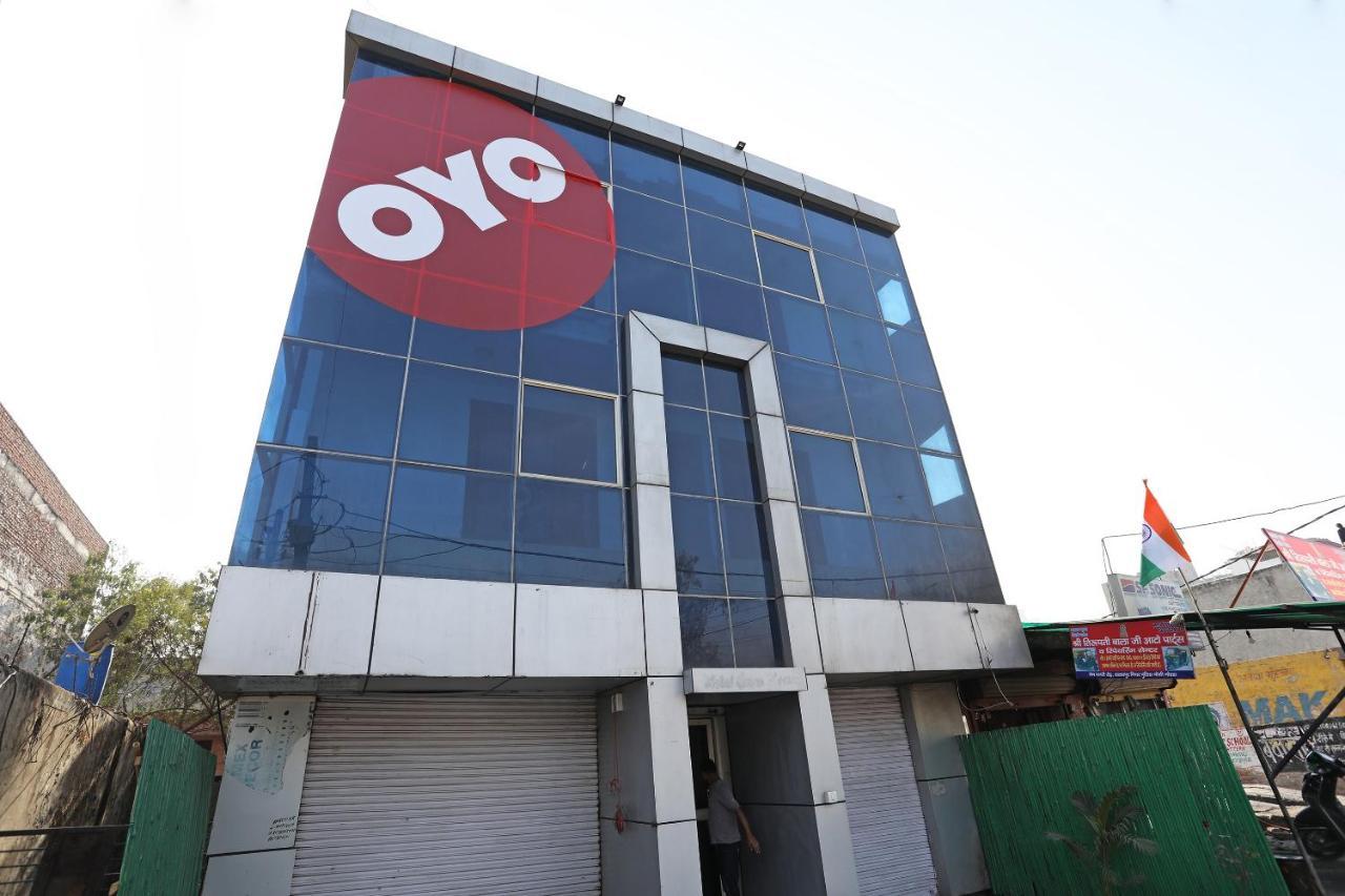 Oyo 11392 The Hotel Grand Hospitality Noida Exterior foto