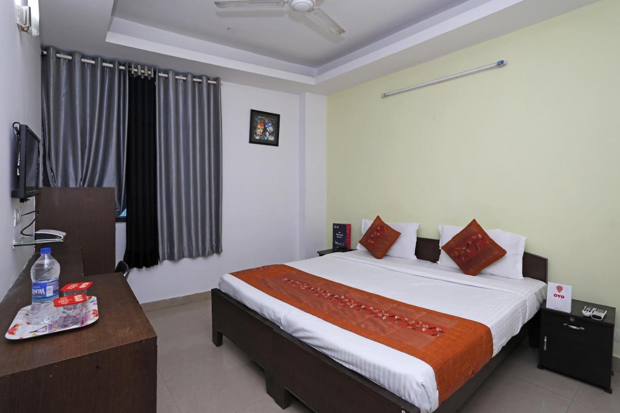 Oyo 11392 The Hotel Grand Hospitality Noida Exterior foto