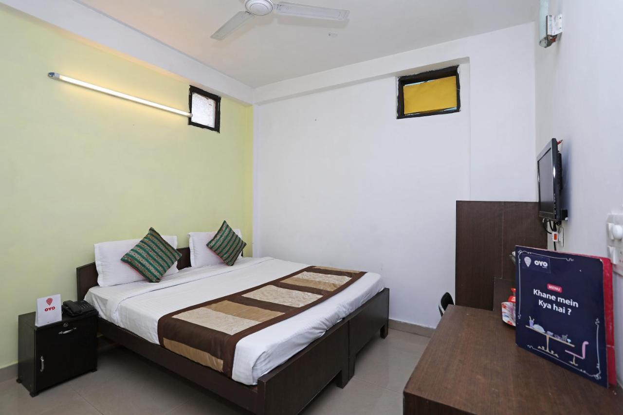 Oyo 11392 The Hotel Grand Hospitality Noida Exterior foto