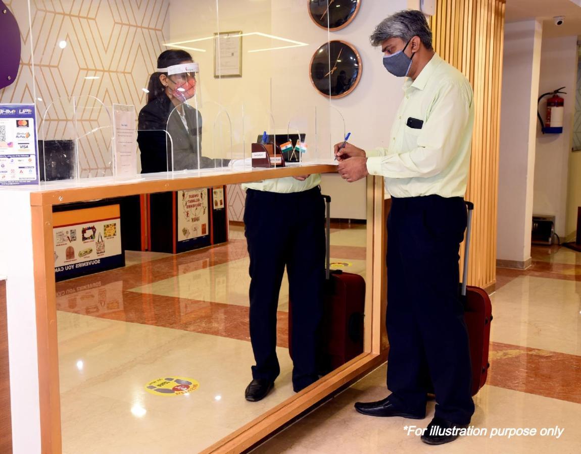 Oyo 11392 The Hotel Grand Hospitality Noida Exterior foto