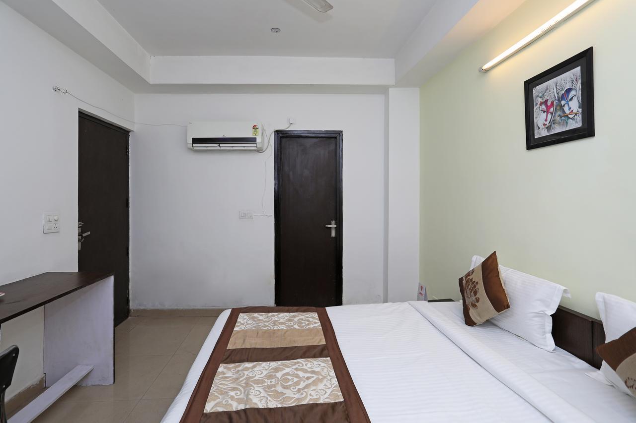 Oyo 11392 The Hotel Grand Hospitality Noida Exterior foto